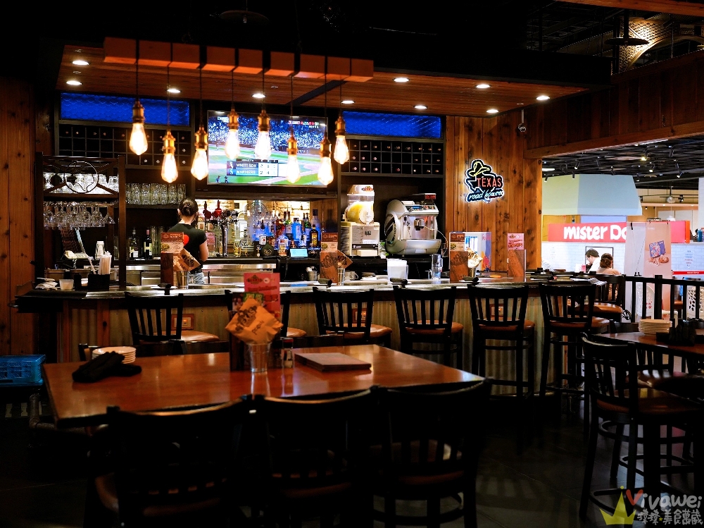 桃園中壢美食|『Texas Roadhouse 德州鮮切牛排』青埔新光影城/置地廣場xpark二樓!美式排餐專賣店~內用餐包&花生無限吃到飽! 桃園中壢美食|『Texas Roadhouse 德州鮮切牛排』青埔新光影城/置地廣場xpark二樓!美式排餐專賣店~內用餐包&花生無限吃到飽!