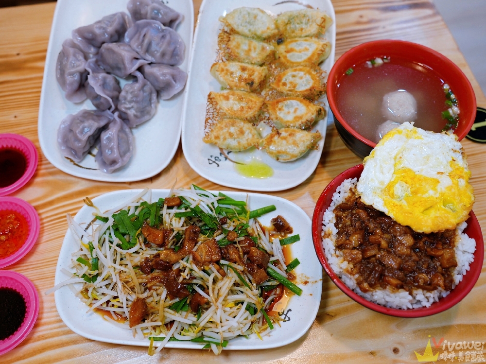桃園中壢美食｜『餃餃好喫-深夜食堂』營業至凌晨兩點的深夜食堂！必吃膠質滿滿的滷肉飯&金黃酥脆的煎餃！