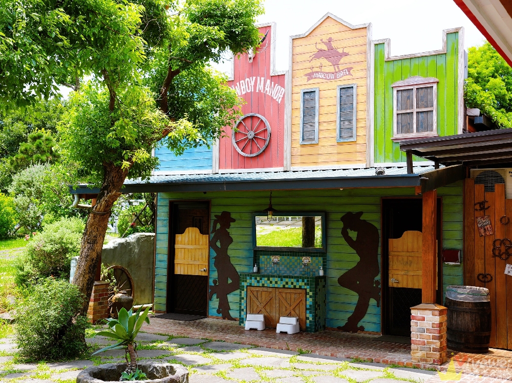 新北三芝美食｜『牛仔莊園』親子餐廳推薦！必吃牧馬人莊園牛排！草原白馬+美式鄉村風超好拍！