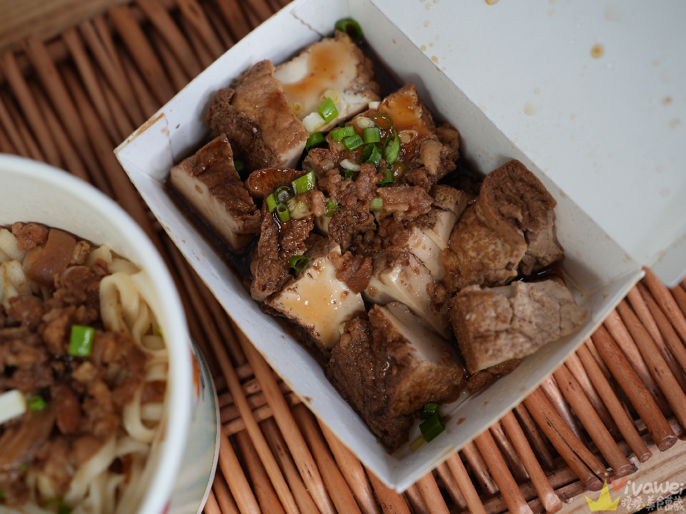 桃園平鎮美食|『銅板麵店』文青風小吃店!販售招牌蔥油雞肉飯~還有好吃的乾麵和現切滷味小菜! 桃園平鎮美食|『銅板麵店』文青風小吃店!販售招牌蔥油雞肉飯~還有好吃的乾麵和現切滷味小菜!