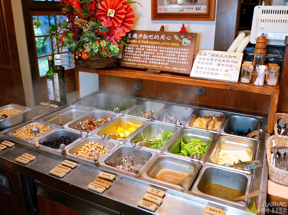 桃園中壢美食｜『蕃薯藤-TINA廚房 中壢壢景町店』點主餐即可享有半自助式健康豐盛餐！主打食當地/食當季/食有機！