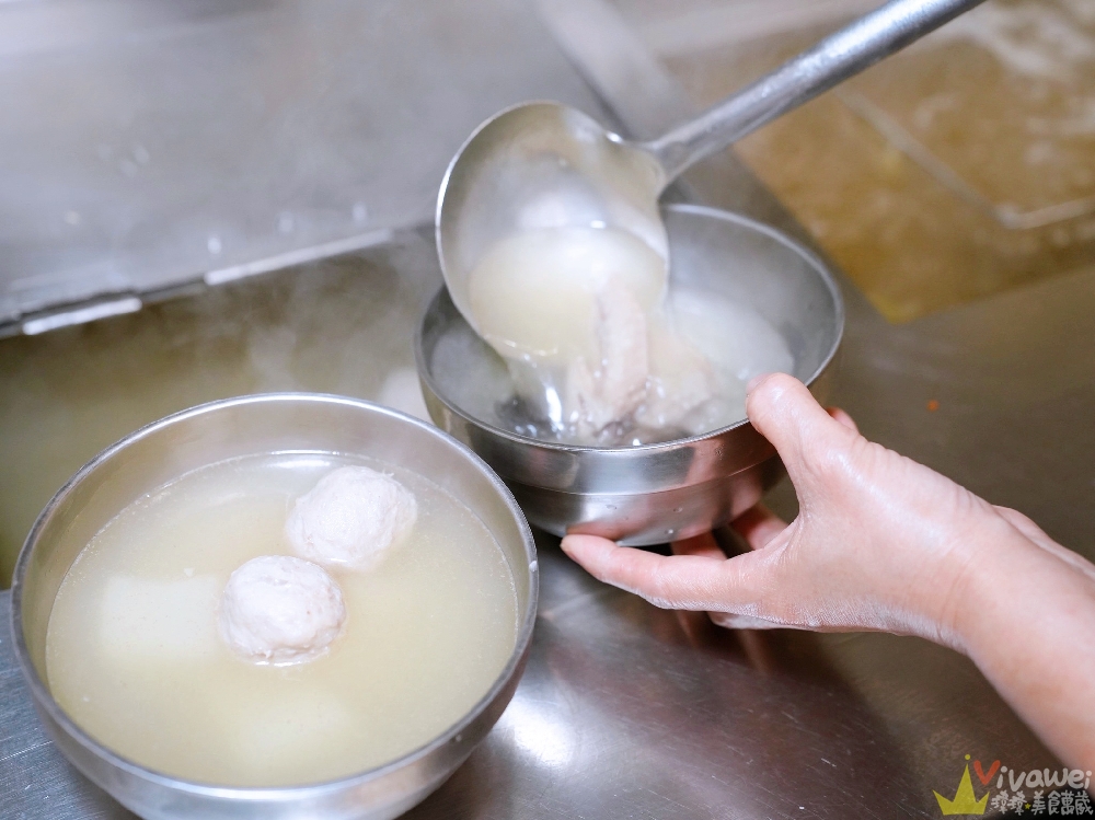 台北信義美食｜『富春雞肉』吳興街排隊熱門小吃！必吃高CP值雞腿飯～雙倍肉量更滿足！