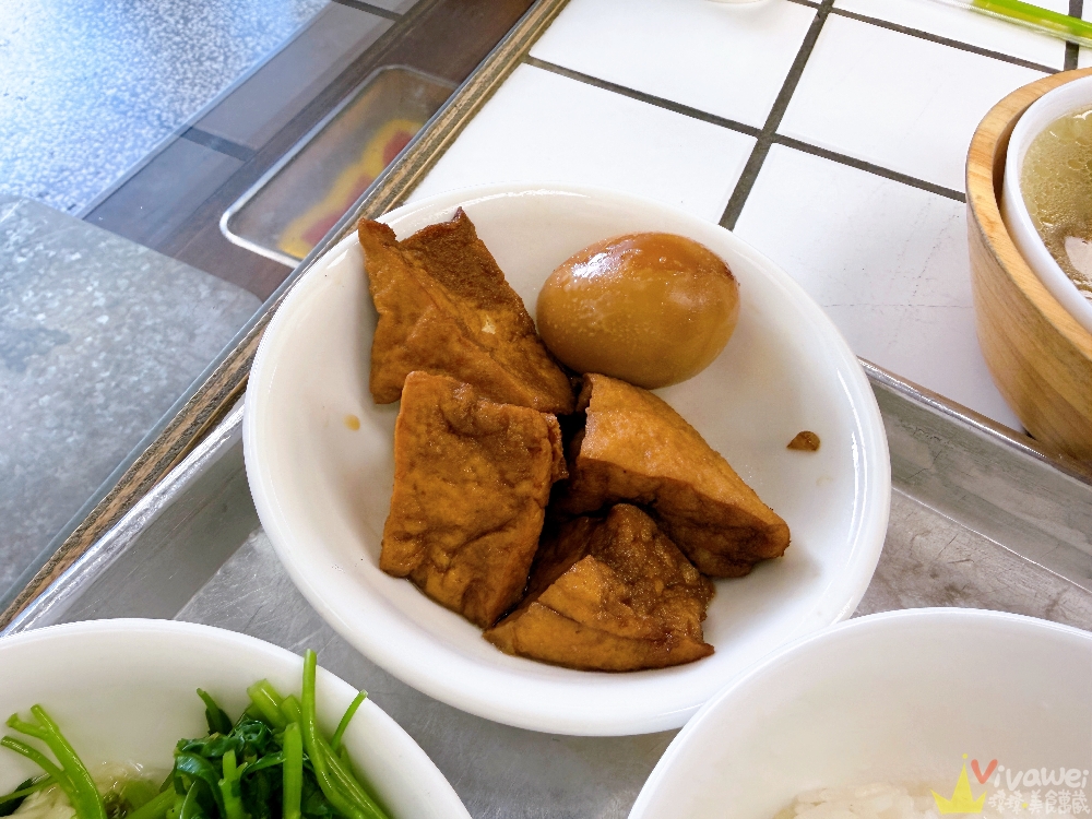 台北東湖美食｜『純發滷肉飯』文青風格小吃店～膠質滿滿的肥肉派滷肉飯&滷大腸必點！