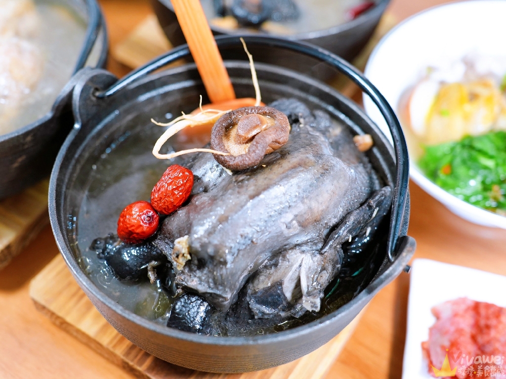 桃園市美食|『金小蔥雞湯米粉』雞湯控的天堂!隱藏版新品上市~升級版鹿野嫩炸雞&鮑魚烏骨雞湯!平價卻超有水準! 桃園市美食|『金小蔥雞湯米粉』雞湯控的天堂!隱藏版新品上市~升級版鹿野嫩炸雞&鮑魚烏骨雞湯!平價卻超有水準!