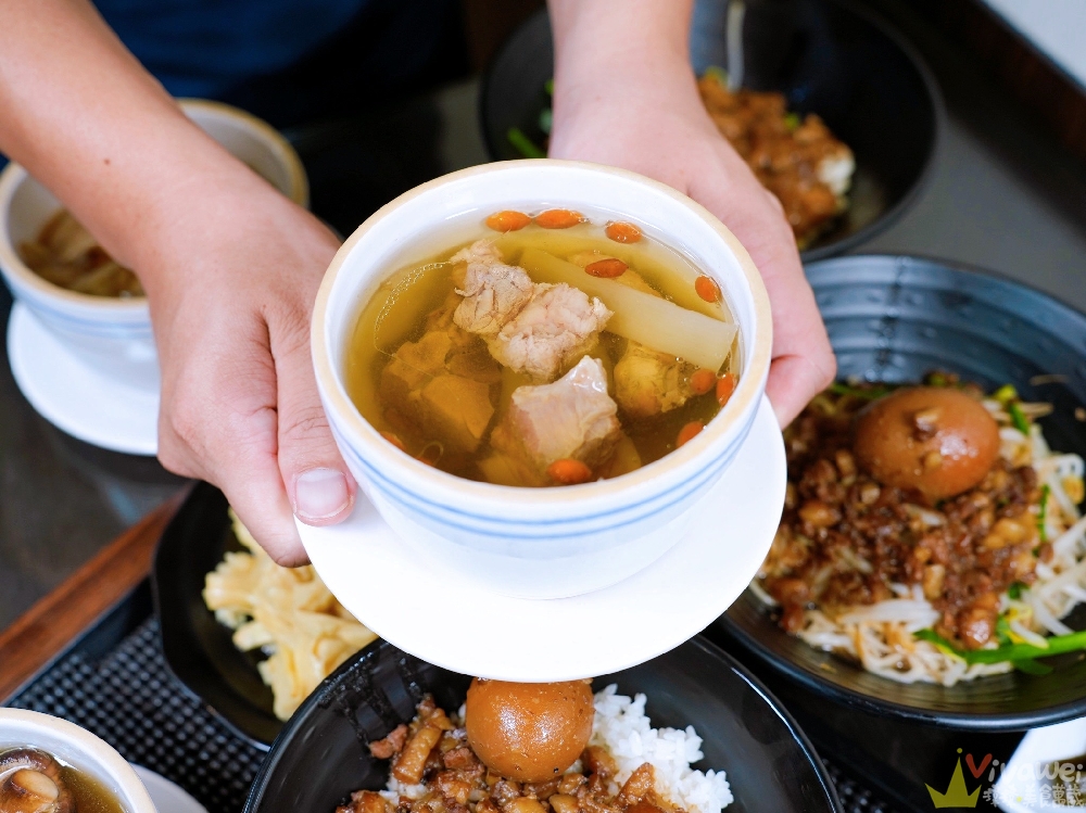 苗栗頭份美食｜『李記燉品屋』平日限定！百元有找的原盅燉湯！推薦必吃滷肉飯&竹山意麵&現切滷味！