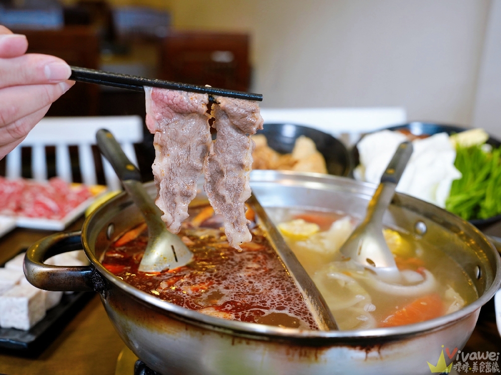 桃園市美食｜『鐵木真麻辣鴛鴦火鍋』在地開業多年的單點傳統台式麻辣鍋～鴨血和豆腐免費續加！