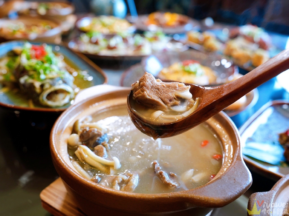 苗栗三灣美食｜『龍叔伯庭園餐館』超氣派的客家私房台菜餐廳～餐點品項豐富又好吃～親子友善且附設免費停車場！