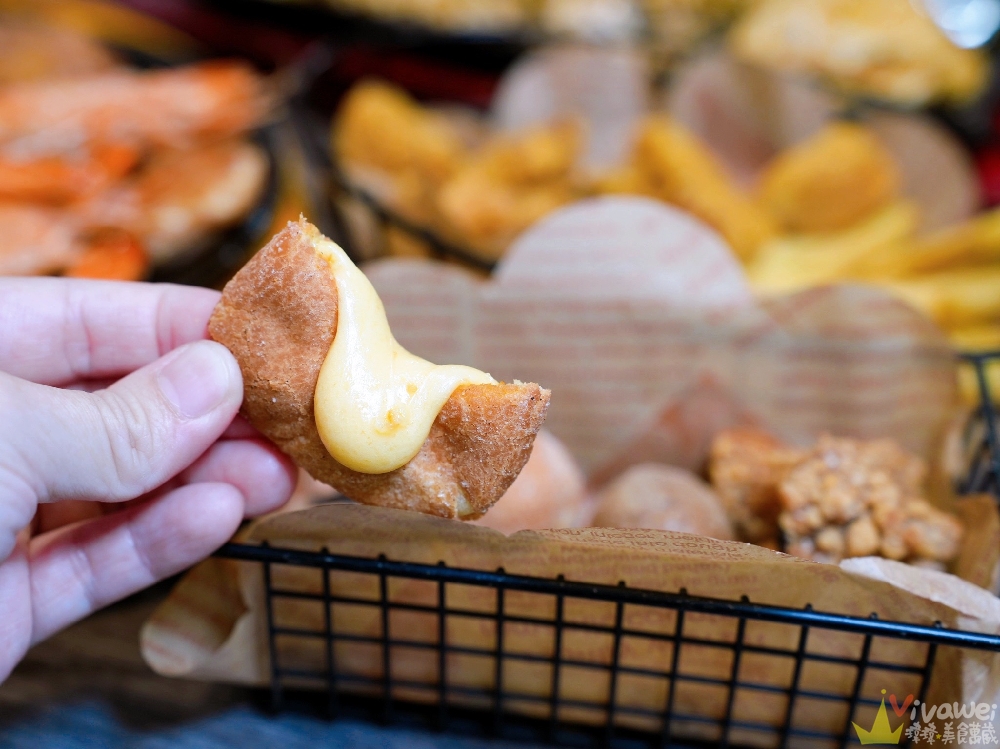 苗栗市美食｜『紅吱吱平價牛排館-苗栗店』排餐只要180元起~可免費加麵一次！自助吧享濃湯,爆米花,抹醬吐司,冷熱飲,霜淇淋免費吃到飽！