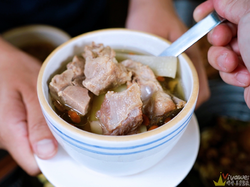 苗栗頭份美食｜『李記燉品屋』平日限定！百元有找的原盅燉湯！推薦必吃滷肉飯&竹山意麵&現切滷味！