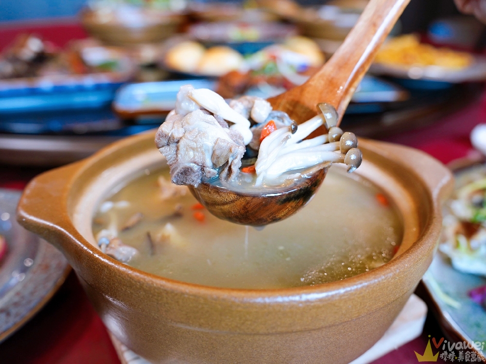 苗栗三灣美食｜『龍叔伯庭園餐館』超氣派的客家私房台菜餐廳～餐點品項豐富又好吃～親子友善且附設免費停車場！