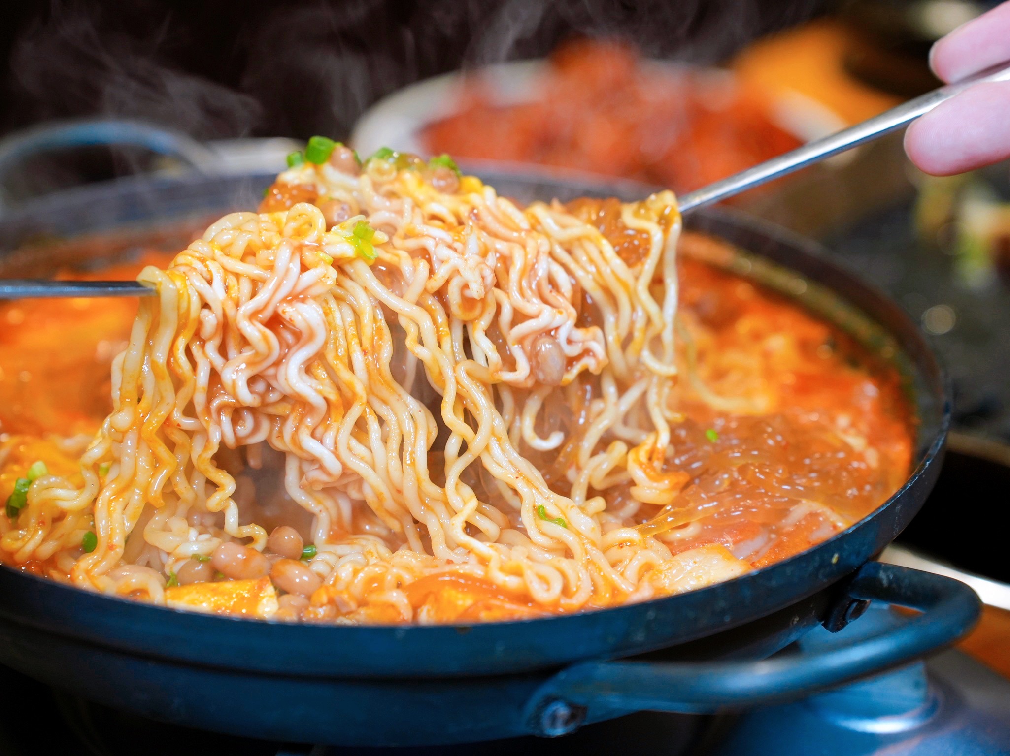 新北板橋美食｜『ABV Bar & Kitchen 韓式餐酒館』板橋車站道地韓式料理餐酒館&超過300款精釀啤酒！韓式小菜吃到飽～還有桌邊韓式烤肉服務！