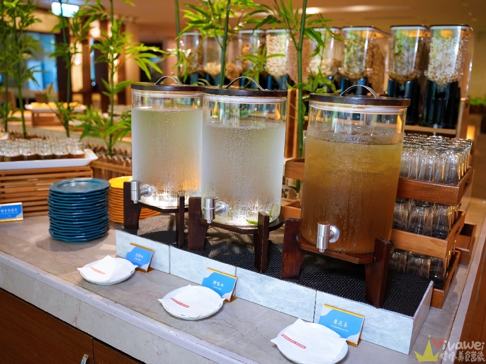 宜蘭礁溪住宿｜『長榮鳳凰酒店(礁溪)』開箱生日我最大方案&鳳凰飴號！客房生日布置&免費生日蛋糕！鳳凰飴號的星巴克咖啡下午茶&晚上Happy Hour暢飲！