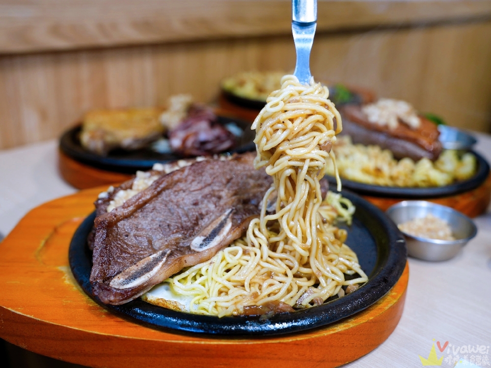 新竹竹北美食｜『牛範生台式蒜香牛排』牛排界的模範生～高CP值平價牛排！加鐵板麵&獨家油封蒜醬都免費！還有豐盛自助吧吃到飽！