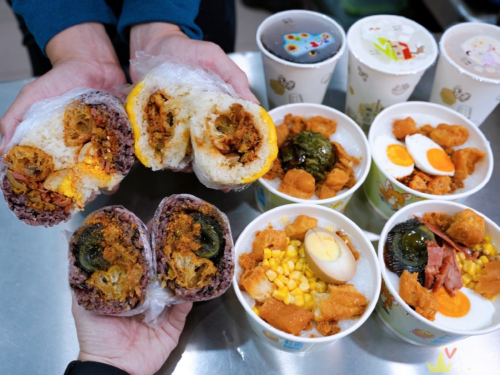 苗栗市美食｜『UBON廚房』必點超狂的大份量飯糰！推薦皮蛋飯糰+叉燒飯糰加辣！隱藏版綜合粥料多到爆！