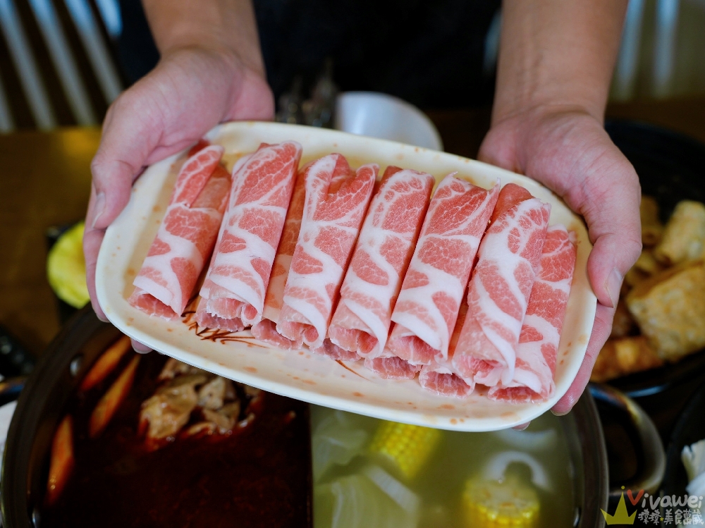 桃園市美食|『鐵木真麻辣鴛鴦火鍋』在地開業多年的單點傳統台式麻辣鍋~鴨血和豆腐免費續加! 桃園市美食|『鐵木真麻辣鴛鴦火鍋』在地開業多年的單點傳統台式麻辣鍋~鴨血和豆腐免費續加!