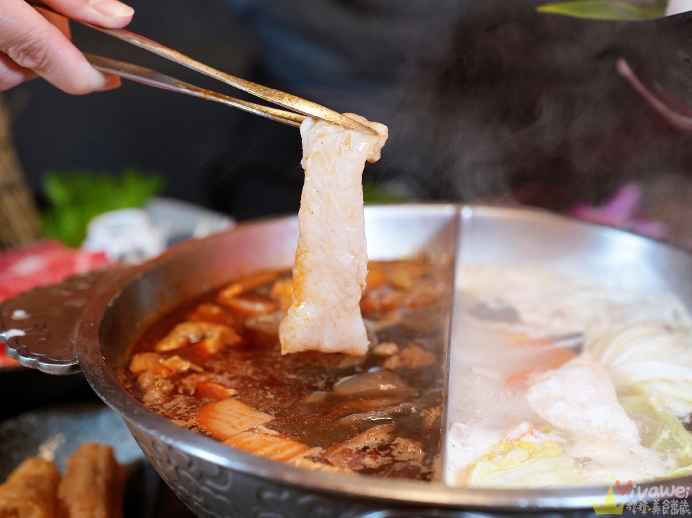 桃園市美食｜『岩漿火鍋-桃園中正店』桃園麻辣火鍋推薦！藝文特區高級質感鍋物~鍋底免費續加還能外帶！