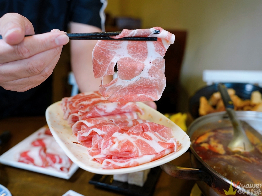 桃園市美食｜『鐵木真麻辣鴛鴦火鍋』在地開業多年的單點傳統台式麻辣鍋～鴨血和豆腐免費續加！