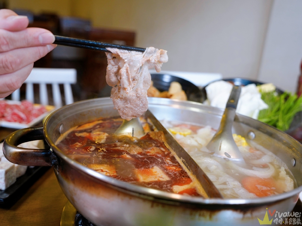 桃園市美食|『鐵木真麻辣鴛鴦火鍋』在地開業多年的單點傳統台式麻辣鍋~鴨血和豆腐免費續加! 桃園市美食|『鐵木真麻辣鴛鴦火鍋』在地開業多年的單點傳統台式麻辣鍋~鴨血和豆腐免費續加!