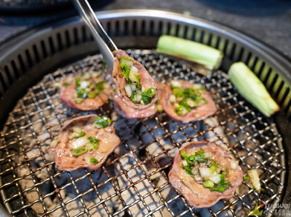 桃園中壢美食｜『三柒燒肉專門店』超豪華和牛燒烤吃到飽！還有生啤酒無限暢飲！