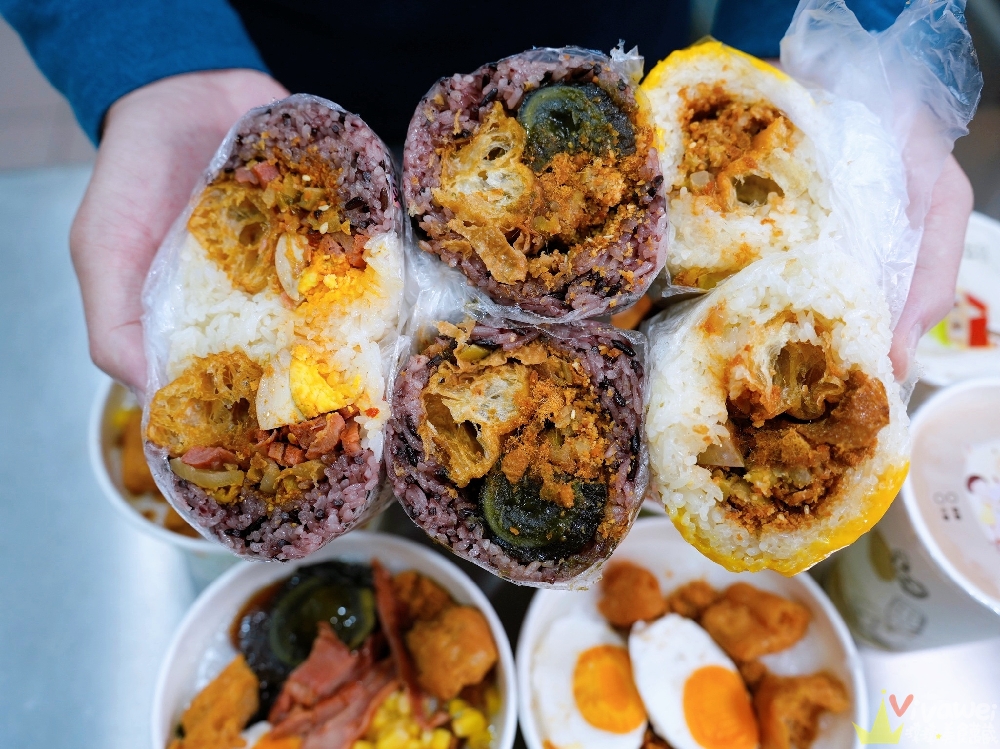 苗栗市美食|『UBON廚房』必點超狂的大份量飯糰!推薦皮蛋飯糰+叉燒飯糰加辣!隱藏版綜合粥料多到爆! 苗栗市美食|『UBON廚房』必點超狂的大份量飯糰!推薦皮蛋飯糰+叉燒飯糰加辣!隱藏版綜合粥料多到爆!