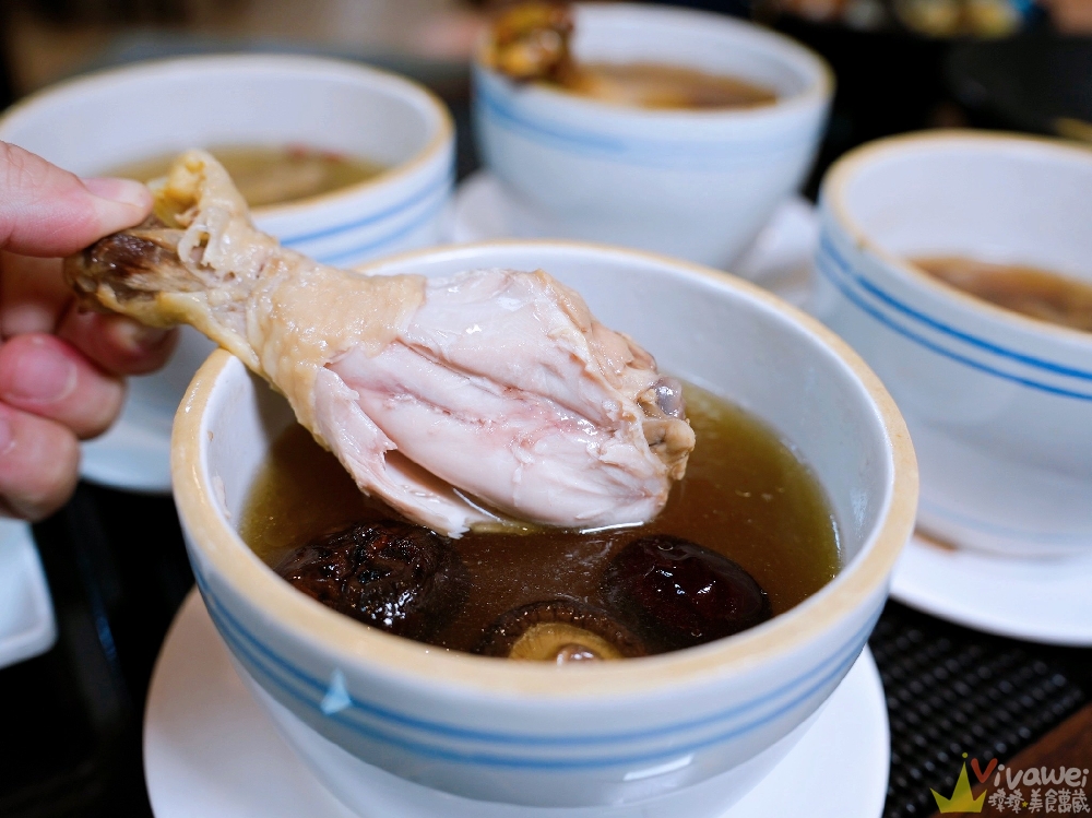 苗栗頭份美食｜『李記燉品屋』平日限定！百元有找的原盅燉湯！推薦必吃滷肉飯&竹山意麵&現切滷味！