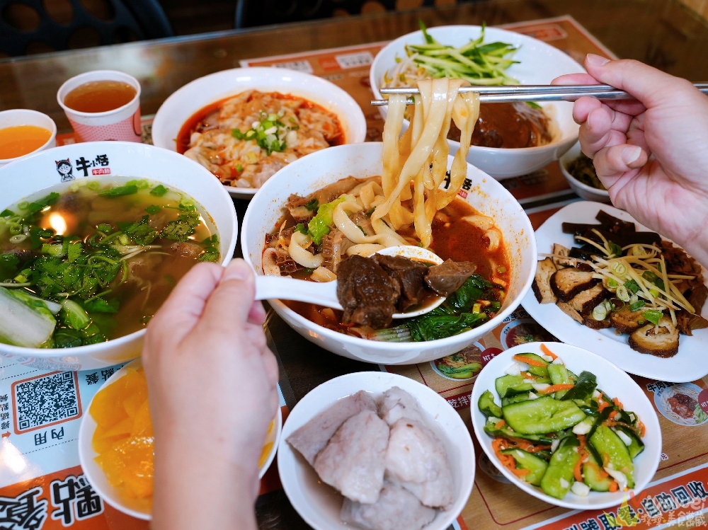 桃園中壢美食｜『牛小恬牛肉麵』中壢SOGO海華商圈牛肉麵推薦！紅燒牛三寶刀削麵+雙醬麵+紅油炒手必吃！附特約停車場超方便！