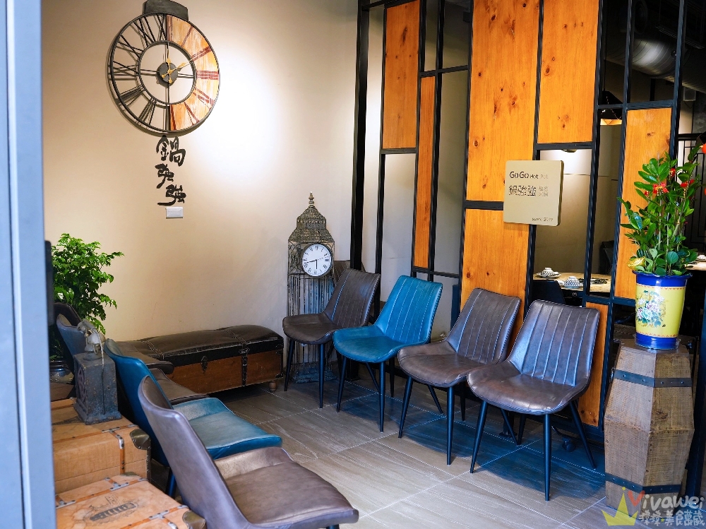 桃園中壢美食｜『鍋強強極緻火鍋』新升級桌邊蔬菜免費續&氣泡飲料暢飲&指定套餐+100元肉肉吃到飽！附設免費停車場~親子友善餐廳~回訪多次的質感火鍋店！