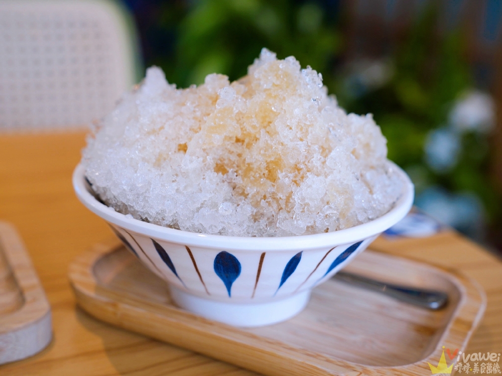 桃園龍潭美食｜『QQ田甜品工坊-桃園龍潭大池店』生意超好！龍潭大池旁的創意日式冰品&仙草&刨冰&豆花&紅豆湯等甜品！