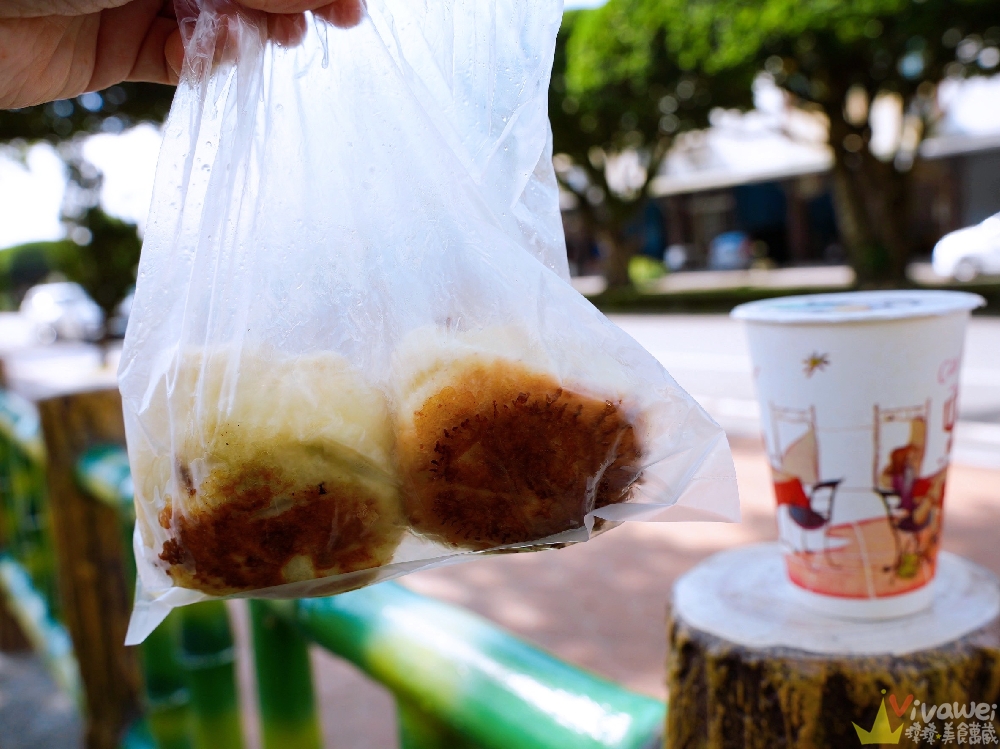 花蓮鳳林美食｜『鳳林水煎包』無招牌在地排隊小吃！超美味的現做水煎包~高麗菜&肉包都好吃！