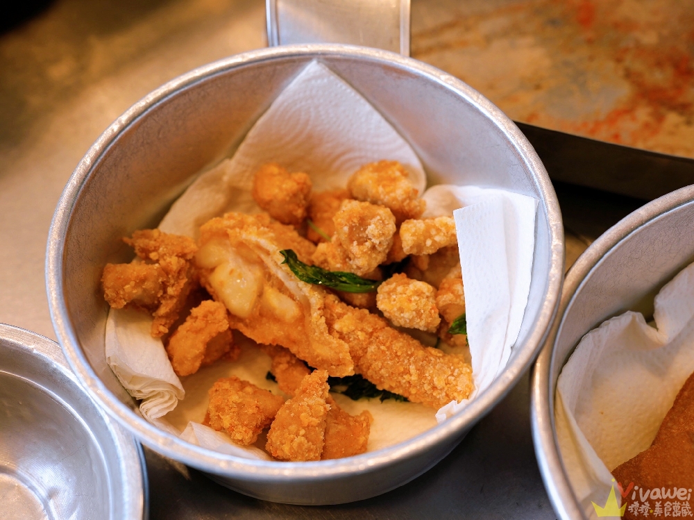 桃園蘆竹美食｜『尚豪轟炸雞翅（坑口店）』平日限定！藏在工業區的好吃炸物專賣！必買魷魚,甜不辣,地瓜～可免費加蒜片！