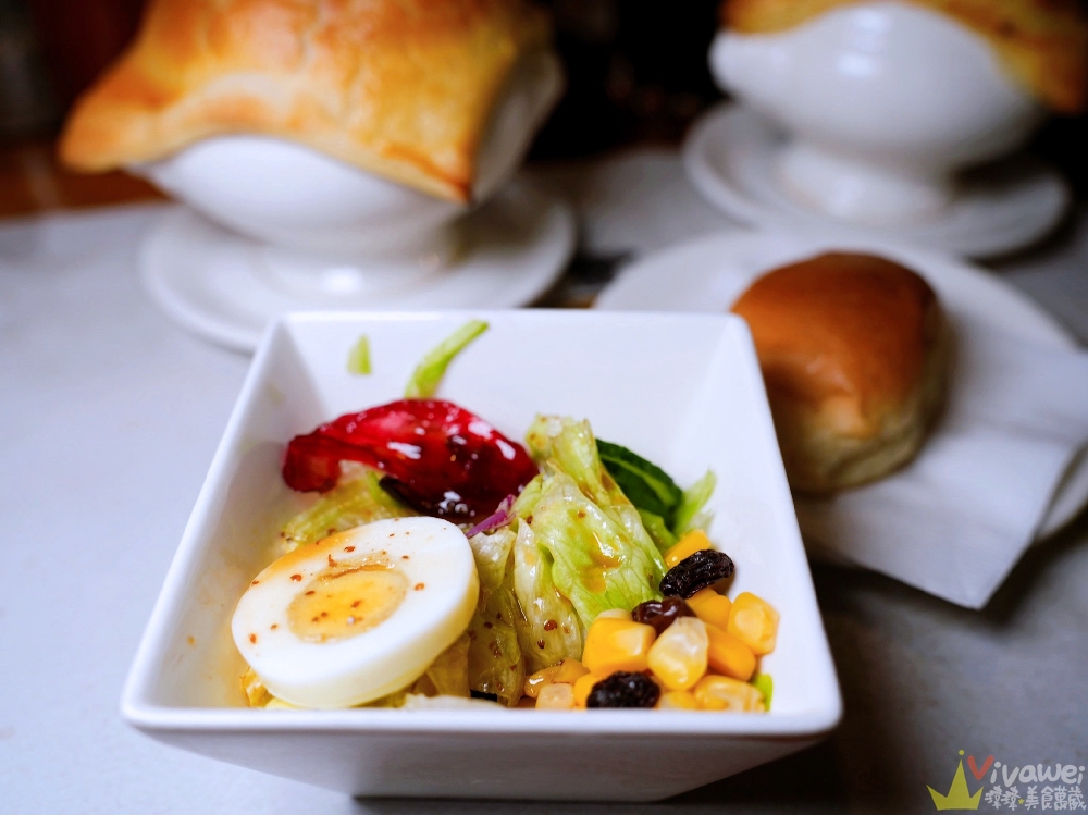 宜蘭五結美食|『來來牛排』在地老字號排隊餐廳!附設免費停車場!必吃蒜酥牛排+香菜加好加滿!紅茶和酥皮濃湯超加分! 宜蘭五結美食|『來來牛排』在地老字號排隊餐廳!附設免費停車場!必吃蒜酥牛排+香菜加好加滿!紅茶和酥皮濃湯超加分!