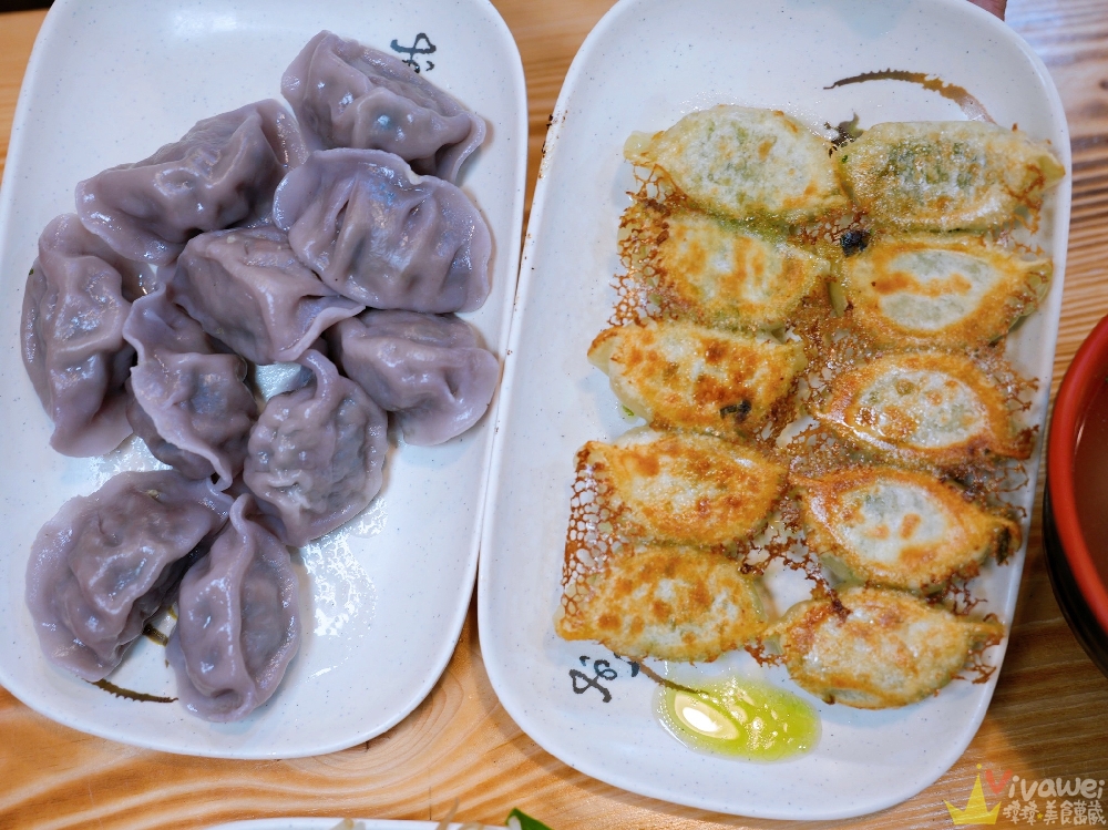 桃園中壢美食｜『餃餃好喫-深夜食堂』營業至凌晨兩點的深夜食堂！必吃膠質滿滿的滷肉飯&金黃酥脆的煎餃！