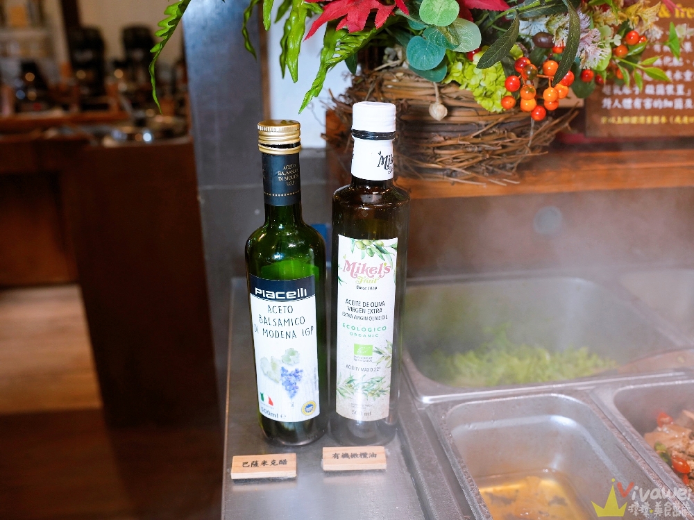 桃園中壢美食｜『蕃薯藤-TINA廚房 中壢壢景町店』點主餐即可享有半自助式健康豐盛餐！主打食當地/食當季/食有機！