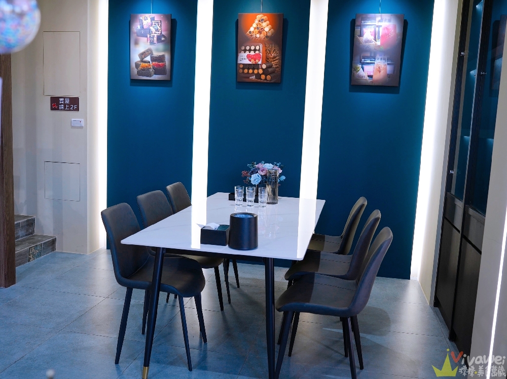 苗栗後龍美食｜『烏色咖啡-高鐵旗艦店』全新開幕！帶有客家元素的黑色質感系餐廳！有正餐料理及後龍店限定的雞蛋糕！