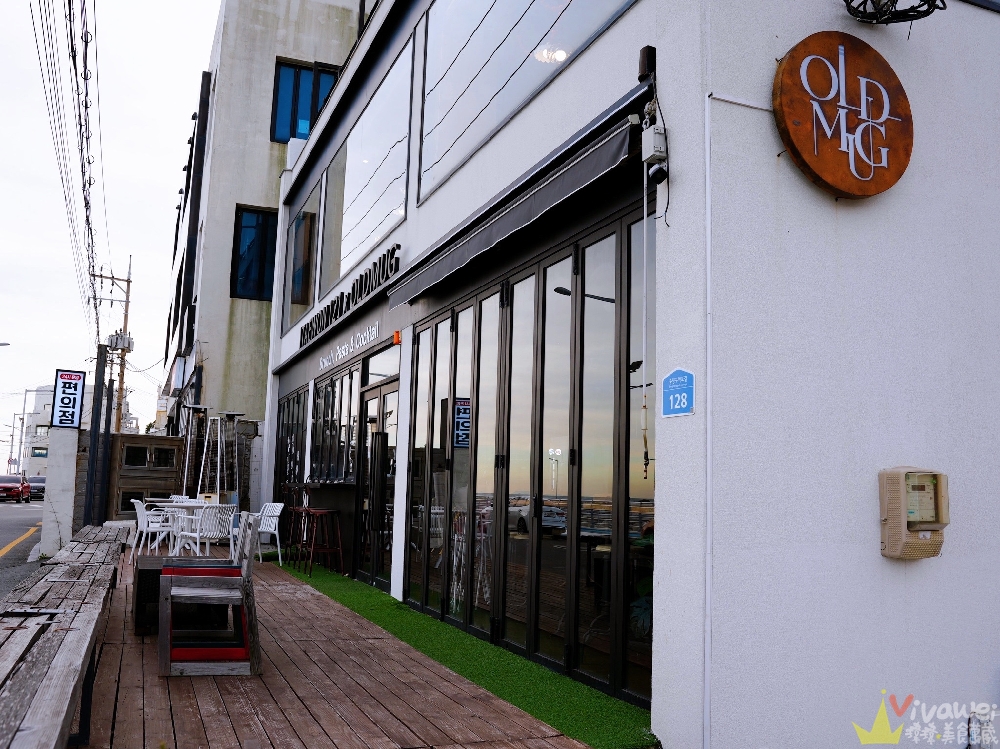 韓國釜山美食｜『OLDMUG』松亭海邊療癒系甜點咖啡廳～可愛熊熊蛋糕,草莓拿鐵與扁可頌開箱！