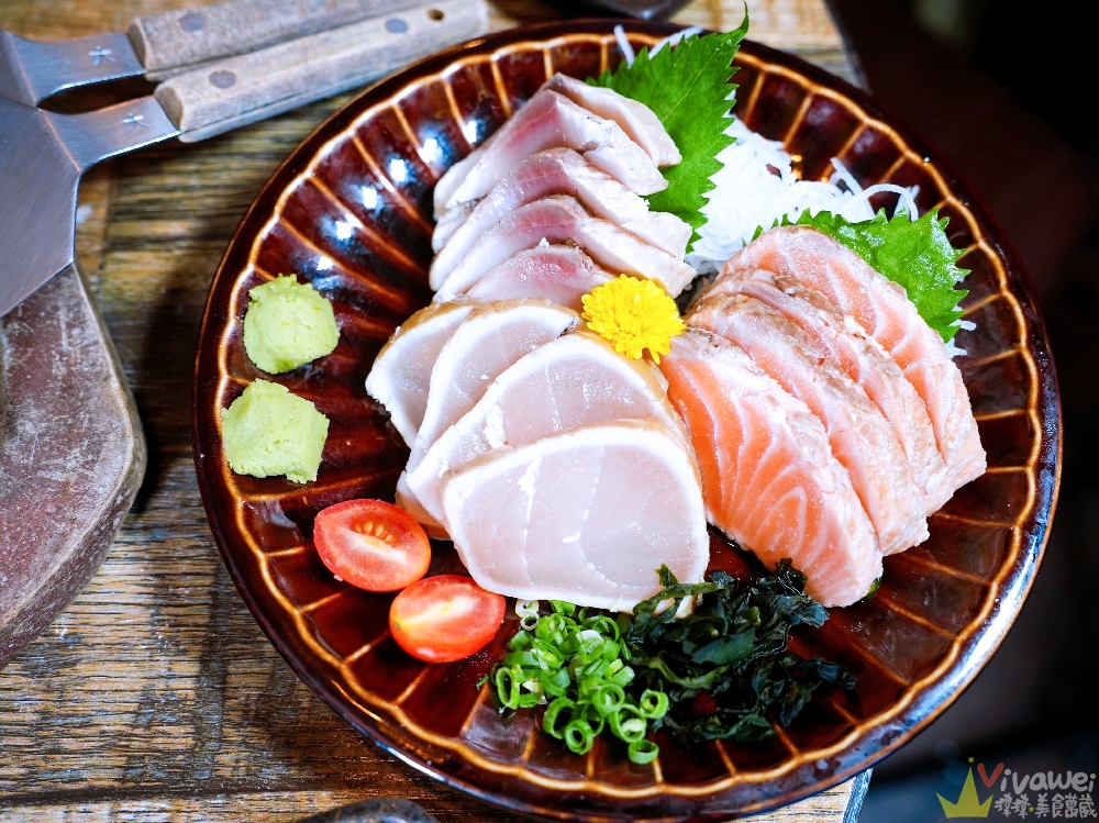 台北中山美食｜『ABV日式居酒館-台北中山店』最具話題性的稻草燒盛合！還有大阪燒,廣島燒,串燒等日式美食~搭配300多款精釀啤酒~小酌小聚的深夜美食首選！