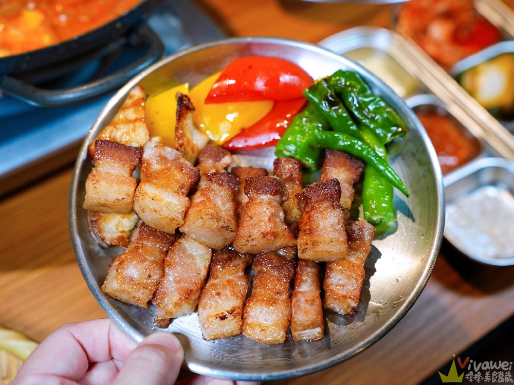 新北板橋美食｜『ABV Bar & Kitchen 韓式餐酒館』板橋車站道地韓式料理餐酒館&超過300款精釀啤酒！韓式小菜吃到飽～還有桌邊韓式烤肉服務！