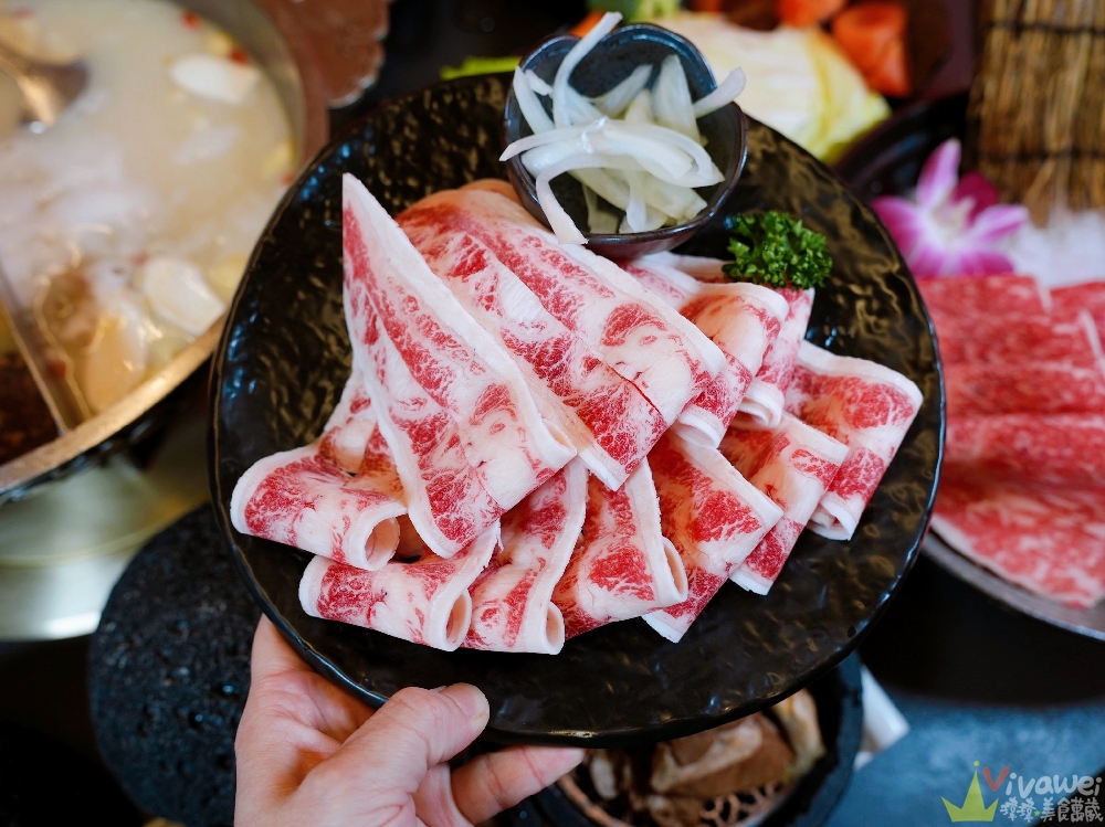 桃園市美食｜『岩漿火鍋-桃園中正店』桃園麻辣火鍋推薦！藝文特區高級質感鍋物~鍋底免費續加還能外帶！