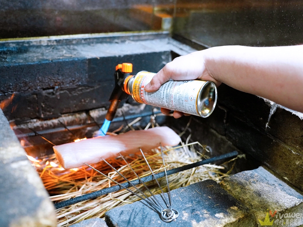 台北中山美食｜『ABV日式居酒館-台北中山店』最具話題性的稻草燒盛合！還有大阪燒,廣島燒,串燒等日式美食~搭配300多款精釀啤酒~小酌小聚的深夜美食首選！