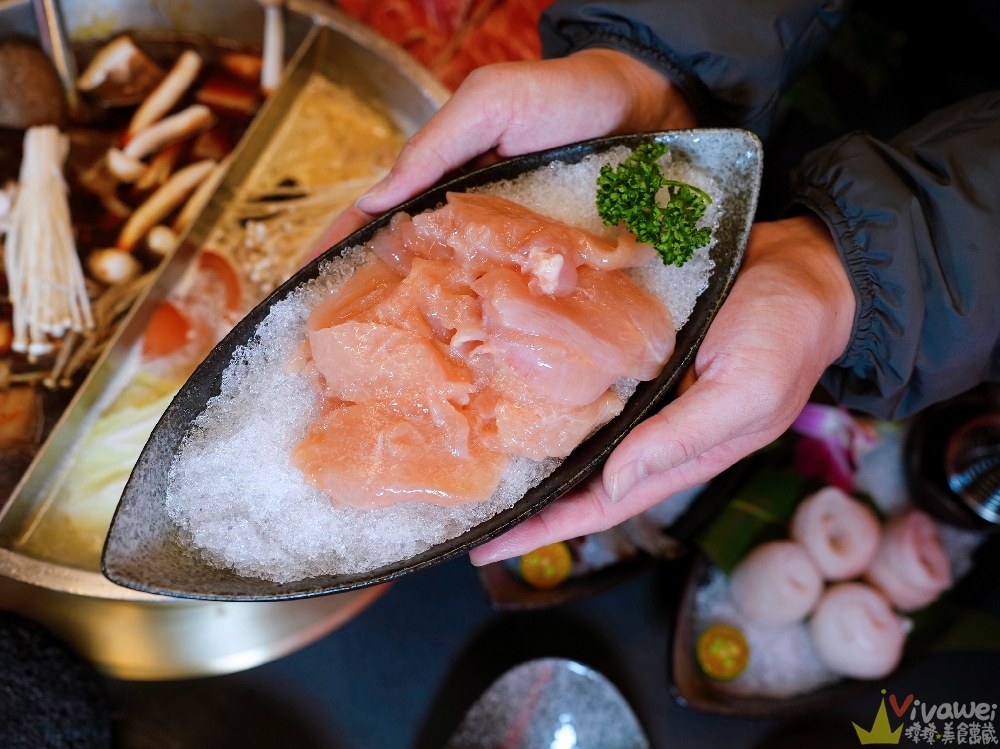 桃園市美食｜『岩漿火鍋-桃園中正店』桃園麻辣火鍋推薦！藝文特區高級質感鍋物~鍋底免費續加還能外帶！