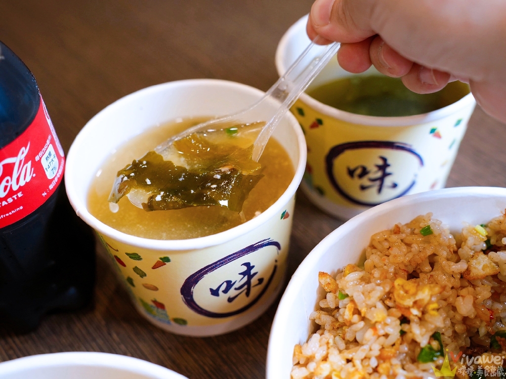 桃園平鎮美食｜『嘿熊炒飯館』現點現炒的各式炒飯！內用免費湯品暢飲～高CP值平價炒飯店！