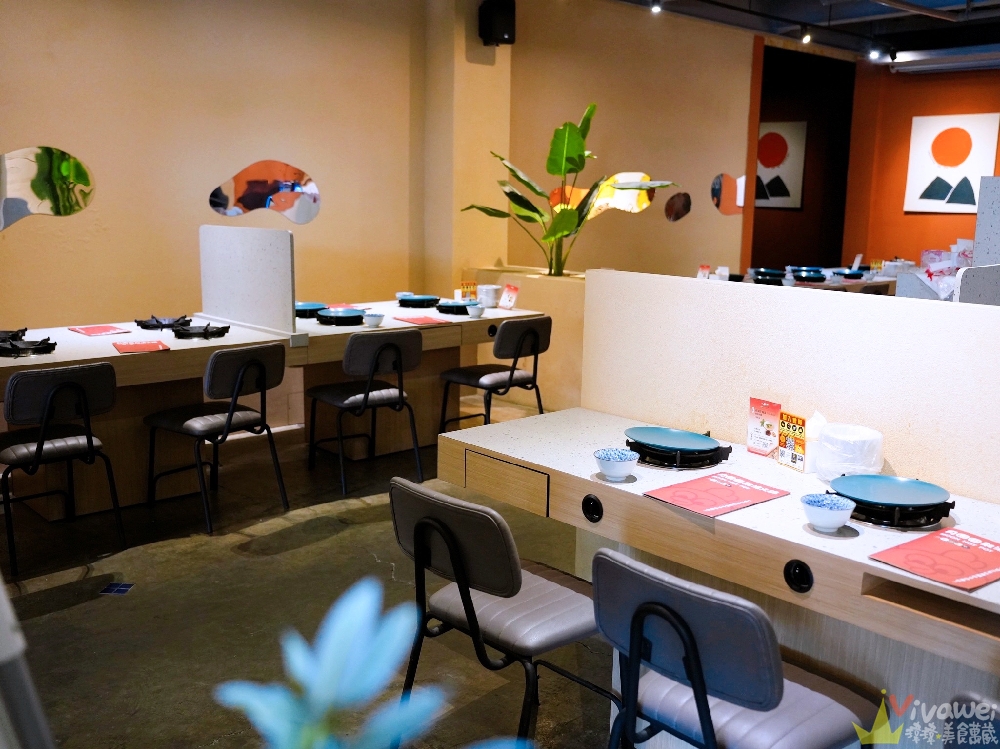 苗栗頭份美食｜『月團圓雞湯火鍋-苗栗頭份店』火鍋控必收！2025全新裝潢自助吧大升級！個人獨享鴛鴦鍋～蔬菜品項豐富～高品質鍋物專賣！