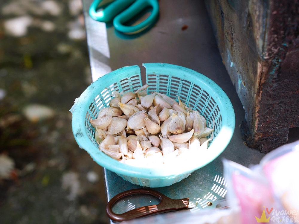 宜蘭礁溪美食|『礁溪香腸伯』好吃又Juicy的現烤香腸&潤餅大腸包小腸!礁溪跑馬古道 五峰旗榕樹下的排隊攤販! 宜蘭礁溪美食|『礁溪香腸伯』好吃又Juicy的現烤香腸&潤餅大腸包小腸!礁溪跑馬古道 五峰旗榕樹下的排隊攤販!