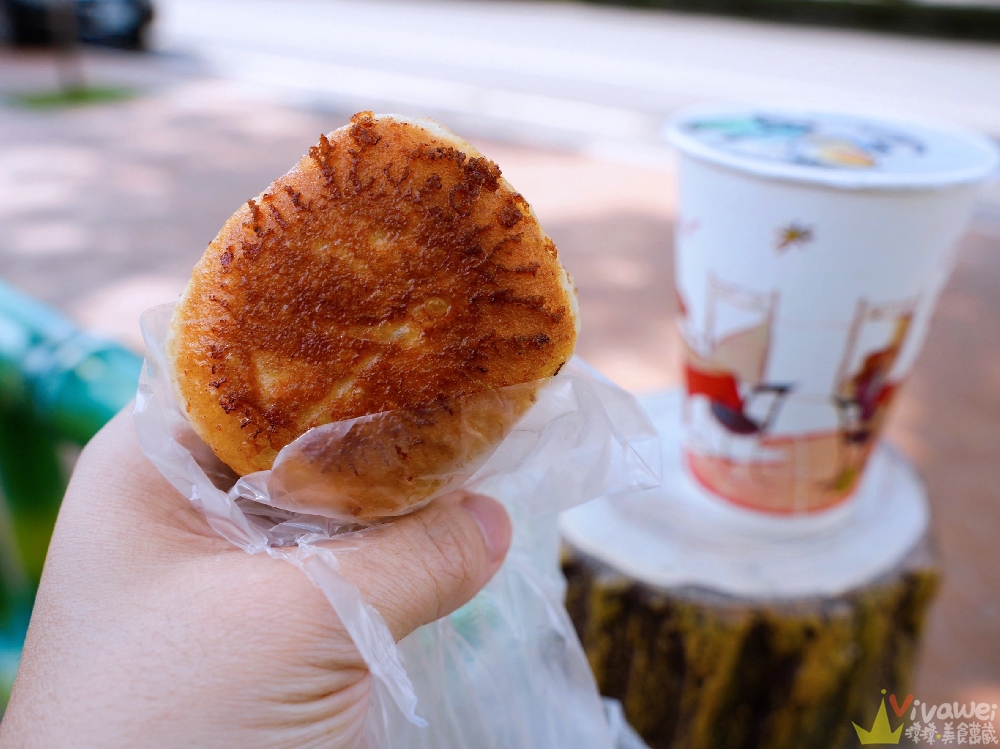 花蓮鳳林美食｜『鳳林水煎包』無招牌在地排隊小吃！超美味的現做水煎包~高麗菜&肉包都好吃！