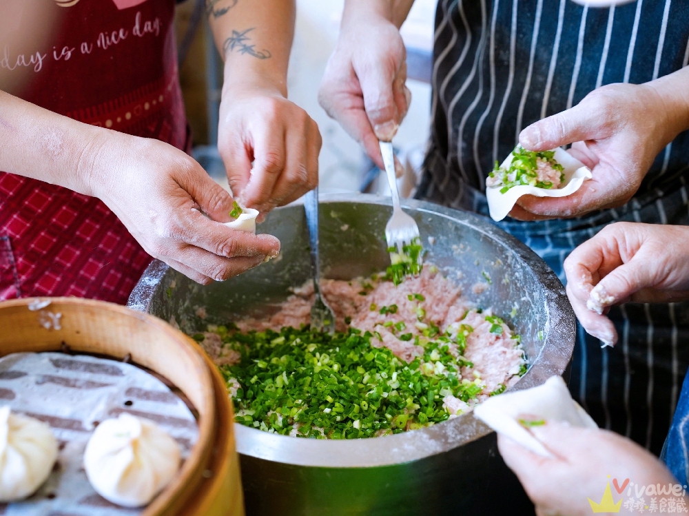 苗栗頭份美食｜『自強鮮肉湯包』Google 4.5顆星評價～在地人推薦的手工現做湯包～蔥花和薑絲免費加！