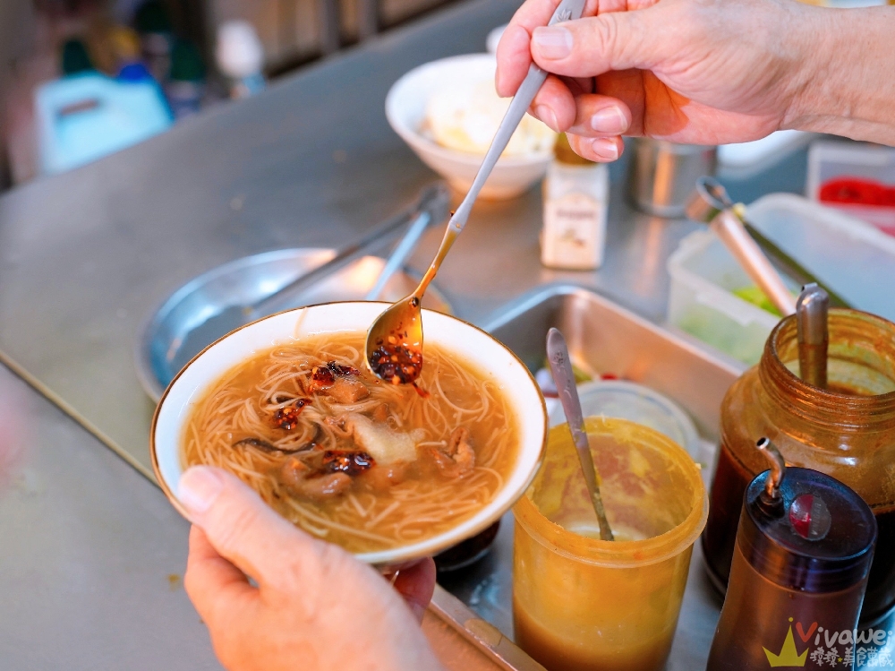 桃園平鎮美食|『巷仔口早餐』隱藏版的無招牌早餐!招牌手工現桿蛋餅~搭配麵線&滷肉飯等中式早餐! 桃園平鎮美食|『巷仔口早餐』隱藏版的無招牌早餐!招牌手工現桿蛋餅~搭配麵線&滷肉飯等中式早餐!