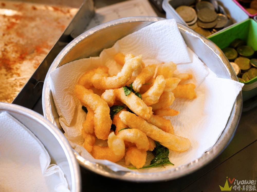 桃園蘆竹美食｜『尚豪轟炸雞翅（坑口店）』平日限定！藏在工業區的好吃炸物專賣！必買魷魚,甜不辣,地瓜～可免費加蒜片！