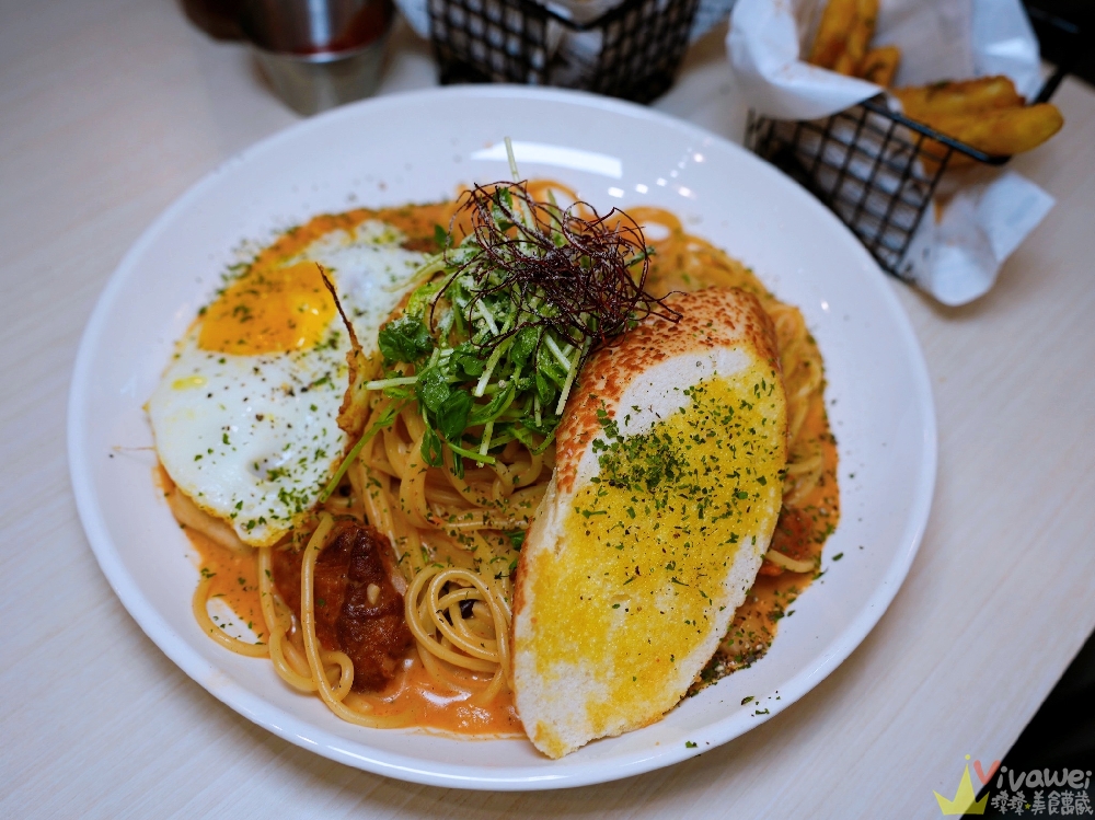 桃園中壢美食｜『好哄HAO HONG』中原學生最愛的義大利麵！份量十足的義大利麵&燉飯！炸物和飲料也很出色！