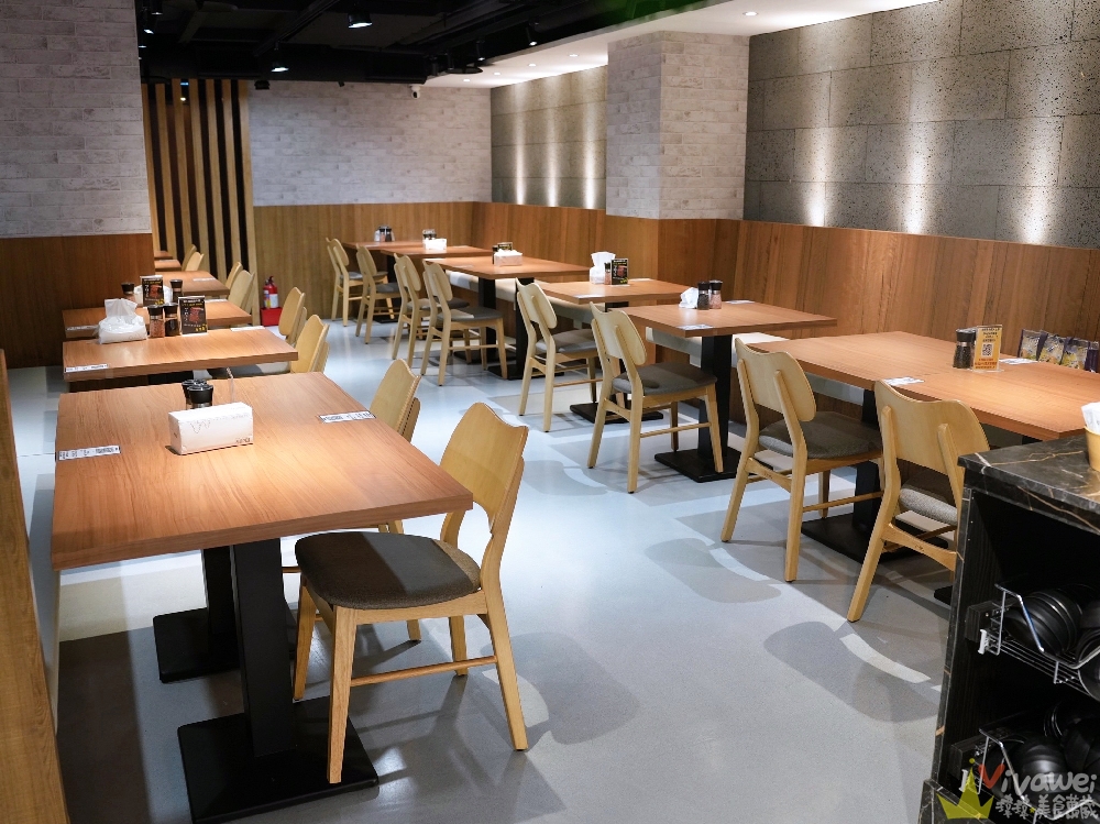 桃園市美食｜『炙り庵steak牛排』桃園車站新開幕！嚴選牛肉現煎炙燒～自助區誠意滿滿～牛滷肉飯,味噌湯,炸薯條通通無限續！