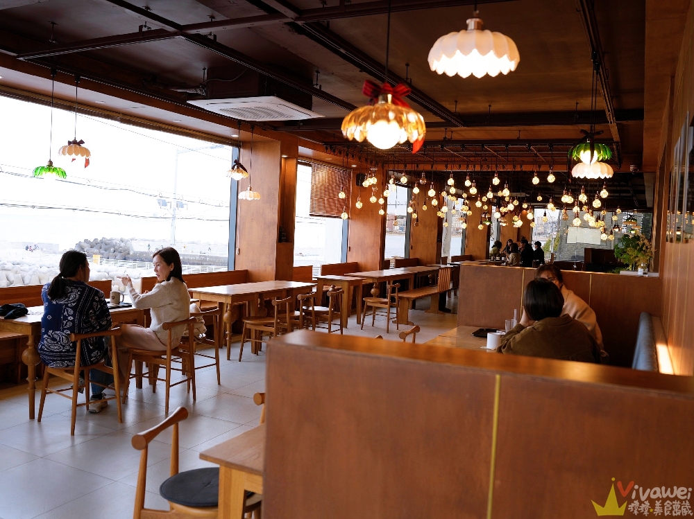 韓國釜山美食｜『OLDMUG』松亭海邊療癒系甜點咖啡廳～可愛熊熊蛋糕,草莓拿鐵與扁可頌開箱！